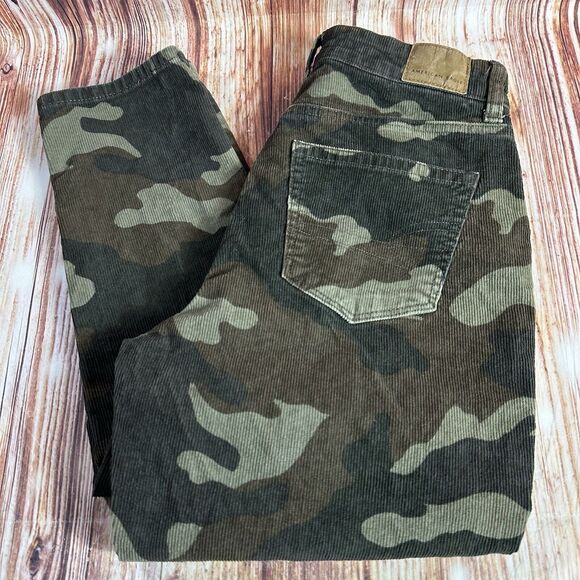 American Eagle Outfitters Pants - American Eagle MOM JEAN Size 0 Army Green Camo Mid Rise Corduroy Pants 25x27.5